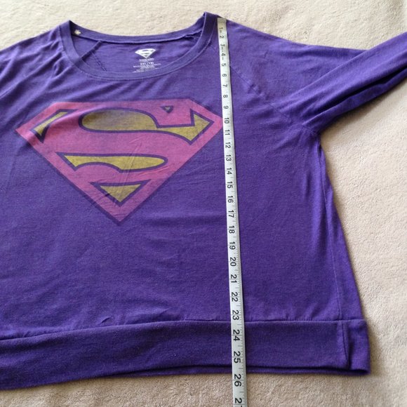 Superman Long Sleeve Distressed Logo - Picture 7 of 8